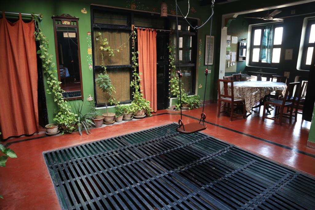 Ferienwohnung Ram Bhawan Residency Varanasi Zimmer foto