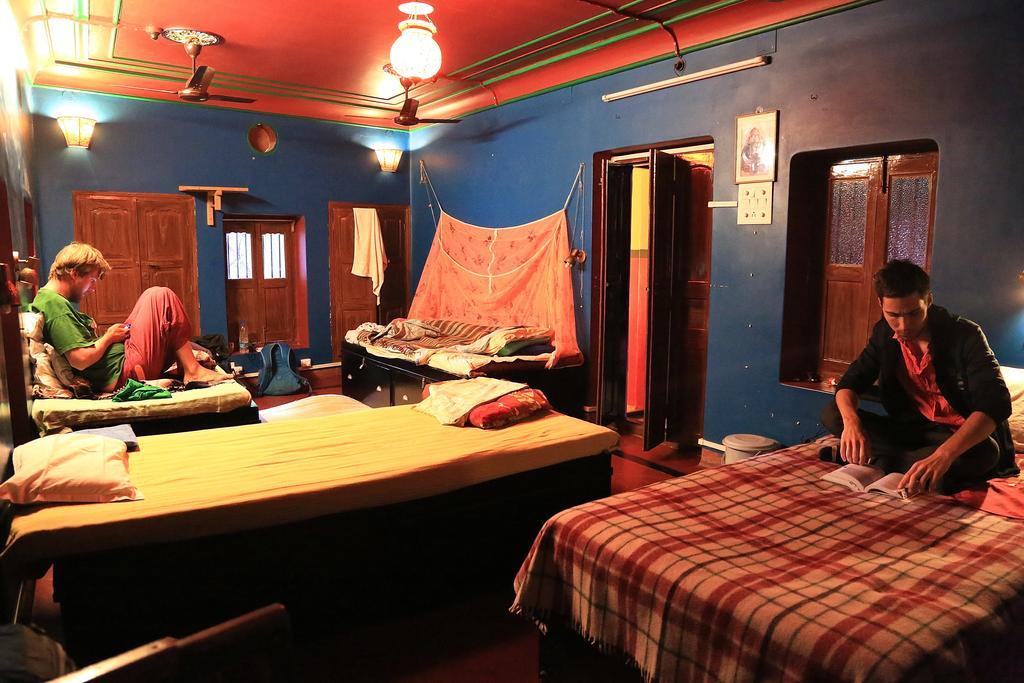 Ferienwohnung Ram Bhawan Residency Varanasi Zimmer foto
